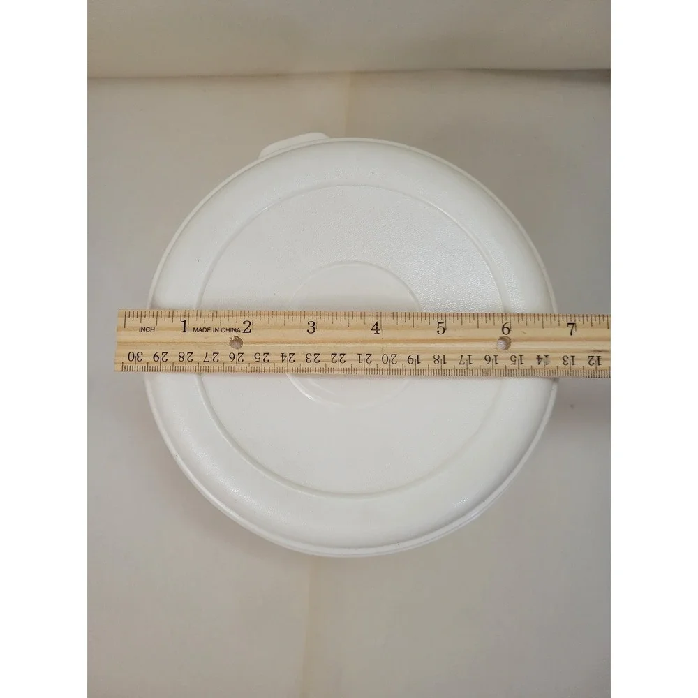 Vintage Rubbermaid Servin Saver 10 Cup 2.4L Round Container Almond Lid #9